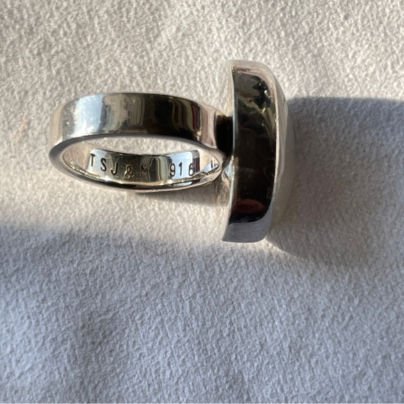 Elegant Silver and Blue Large Moonstone Cabochon Ring Size 7 - Picture 11 of 11